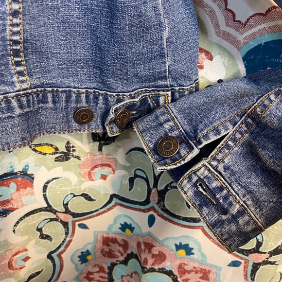 Levi’s Heritage Fit Jean Jacket - Picture 7 of 8